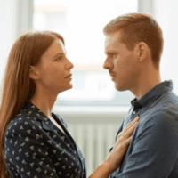 Konfrontation, Beziehungskonflikt, angespannte Situation, Meinungsverschiedenheit, dramatisch, ernst